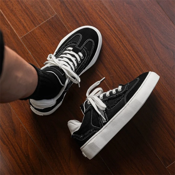 Fashion Black Skateboarding Shoes